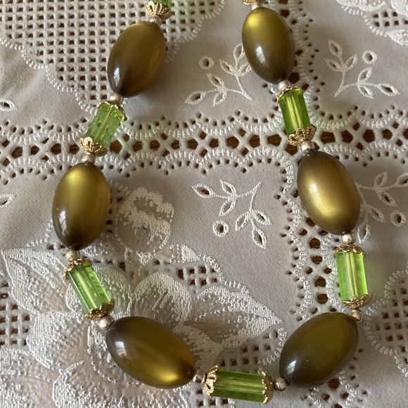 Costume beaded necklaces - Picture 5 of 5